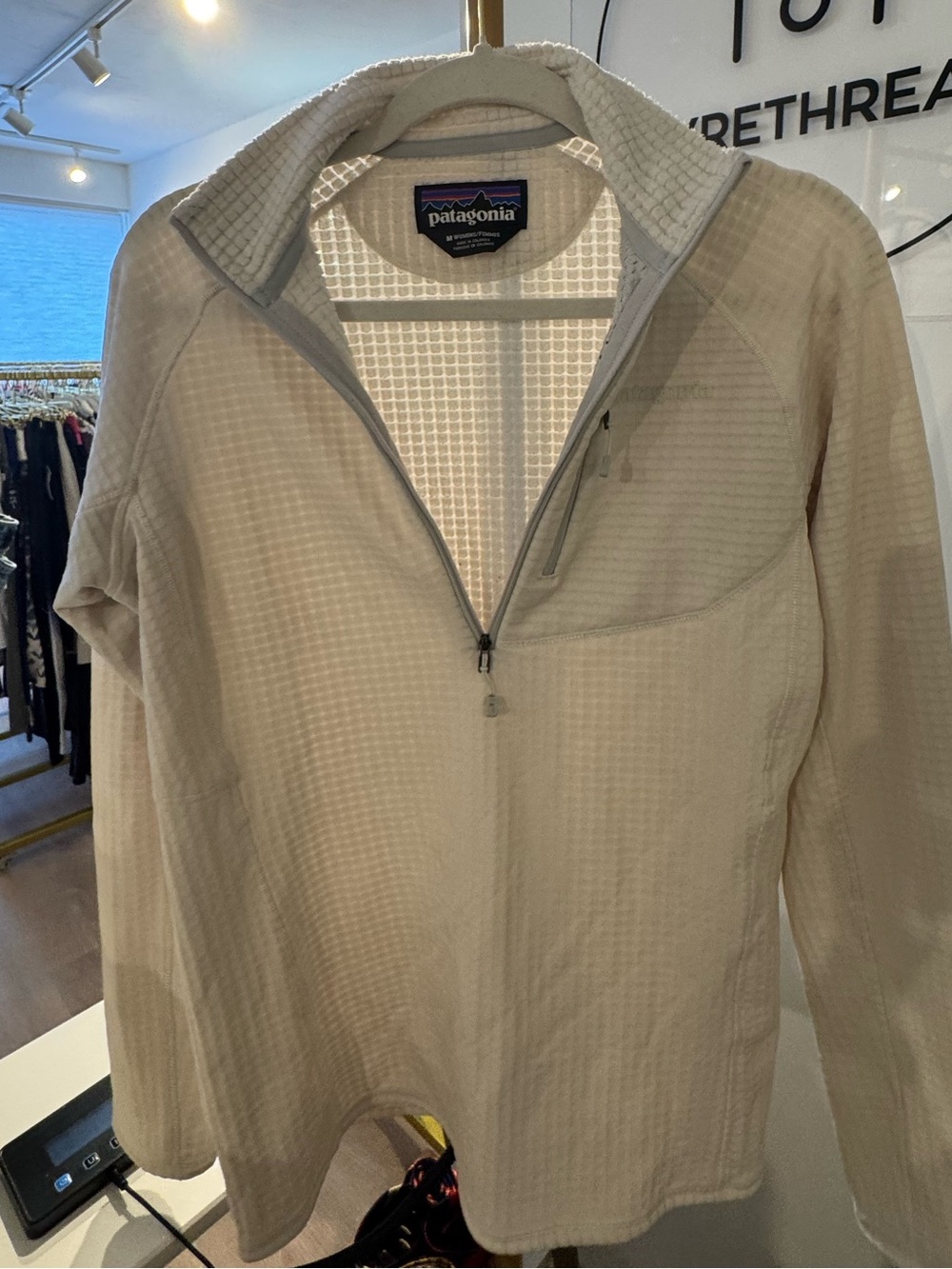 Patagonia Women's R1 Pullover in a cream/off-white Medium Excellent Condition